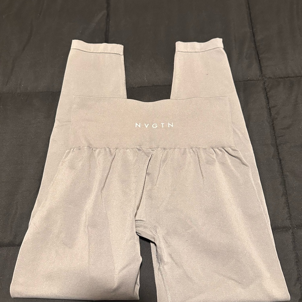 NVGTN Woman’s Light Gray Leggings